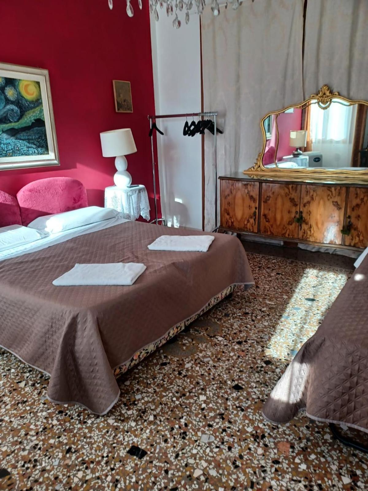 Princess Guest House Canal View Венеція Екстер'єр фото